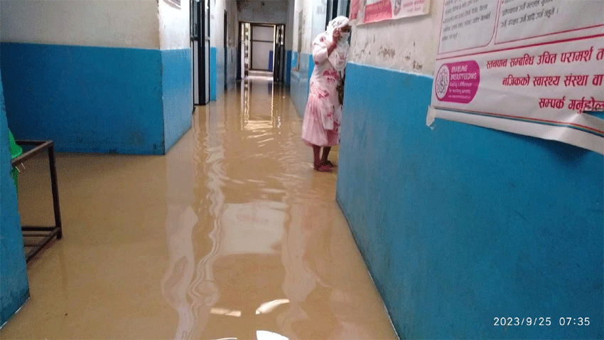 सेती प्रादेशिक अस्पतालमे पानी पैठलपाछे विमारीहुकनके विजोग